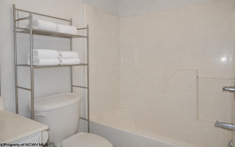 1340 Headlee Avenue, Morgantown, West Virginia 26505-4200, 3 Bedrooms Bedrooms, 6 Rooms Rooms,3 BathroomsBathrooms,Residential Rentals,For Rent,Headlee,10163172