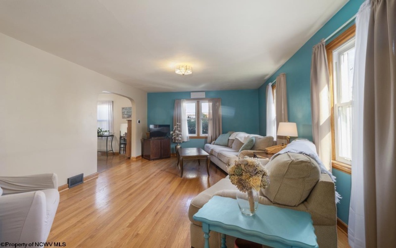 306 Elm Street, Clarksburg, West Virginia 26301, 3 Bedrooms Bedrooms, 6 Rooms Rooms,1 BathroomBathrooms,Single Family Detached,For Sale,Elm,10163175