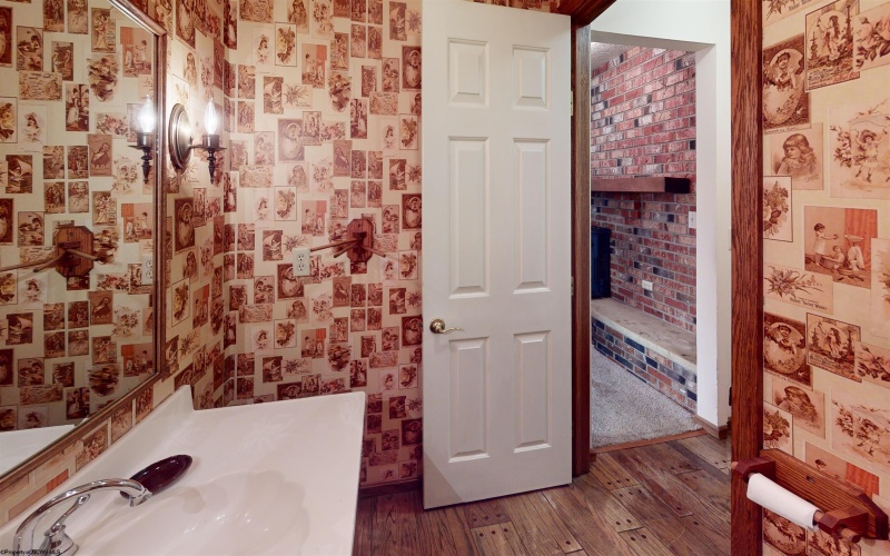 1822 Vernon Drive, Fairmont, West Virginia 26554, 4 Bedrooms Bedrooms, 18 Rooms Rooms,4 BathroomsBathrooms,Single Family Detached,For Sale,Vernon,10163181