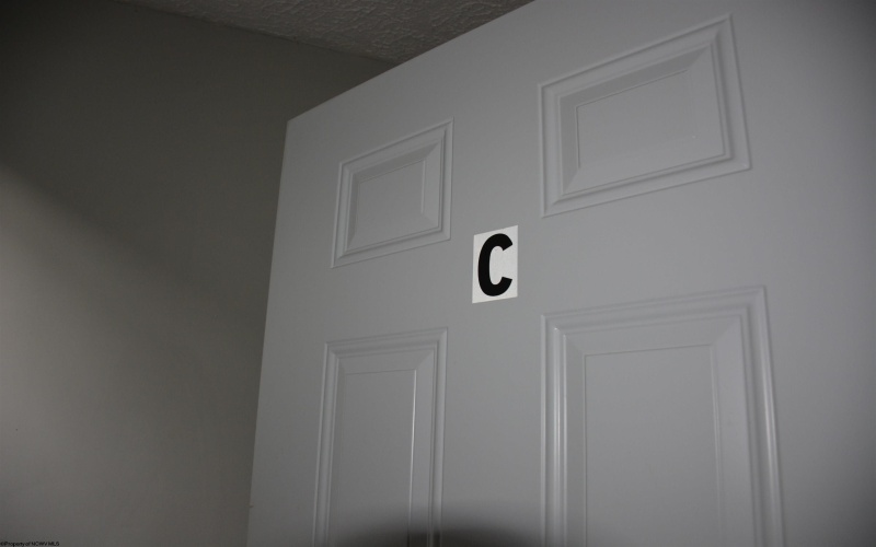 574 Pennsylvania Avenue, Morgantown, West Virginia 26501, ,Multi-unit/income,For Sale,Pennsylvania,10163188