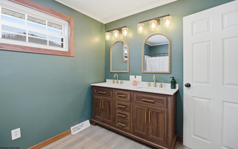 1829 Crooked Run Road, Clarksburg, West Virginia 26301, 2 Bedrooms Bedrooms, 5 Rooms Rooms,1 BathroomBathrooms,Single Family Detached,For Sale,Crooked Run,10163197