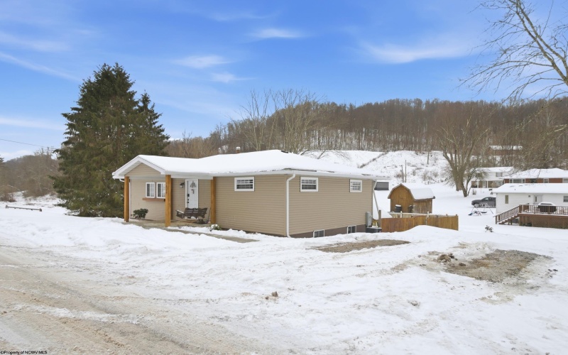 1829 Crooked Run Road, Clarksburg, West Virginia 26301, 2 Bedrooms Bedrooms, 5 Rooms Rooms,1 BathroomBathrooms,Single Family Detached,For Sale,Crooked Run,10163197