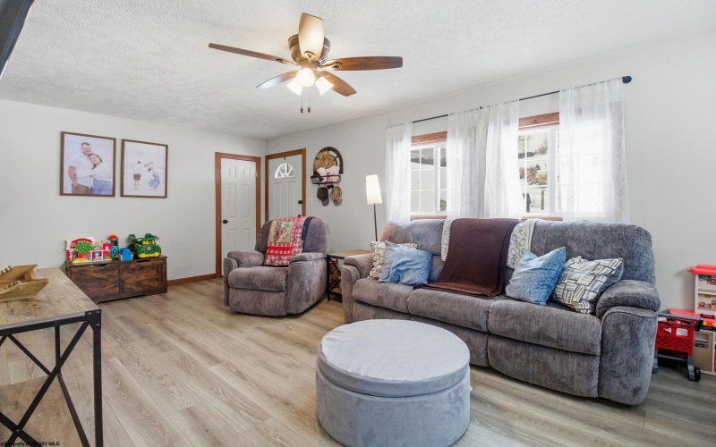 1829 Crooked Run Road, Clarksburg, West Virginia 26301, 2 Bedrooms Bedrooms, 5 Rooms Rooms,1 BathroomBathrooms,Single Family Detached,For Sale,Crooked Run,10163197