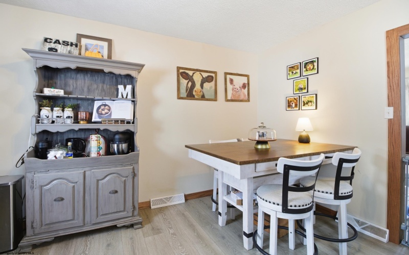 1829 Crooked Run Road, Clarksburg, West Virginia 26301, 2 Bedrooms Bedrooms, 5 Rooms Rooms,1 BathroomBathrooms,Single Family Detached,For Sale,Crooked Run,10163197