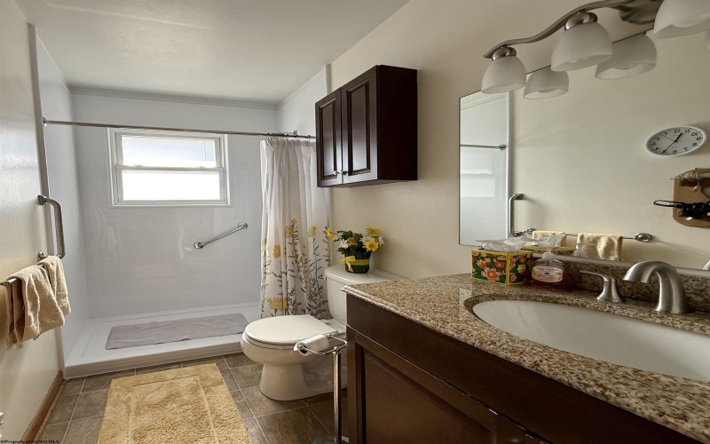 16 Crestview Terrace, Bridgeport, West Virginia 26330, 2 Bedrooms Bedrooms, 4 Rooms Rooms,2 BathroomsBathrooms,Single Family Detached,For Sale,Crestview,10163189