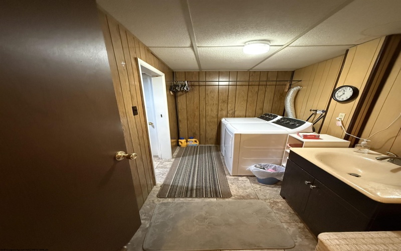 16 Crestview Terrace, Bridgeport, West Virginia 26330, 2 Bedrooms Bedrooms, 4 Rooms Rooms,2 BathroomsBathrooms,Single Family Detached,For Sale,Crestview,10163189