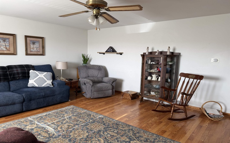 16 Crestview Terrace, Bridgeport, West Virginia 26330, 2 Bedrooms Bedrooms, 4 Rooms Rooms,2 BathroomsBathrooms,Single Family Detached,For Sale,Crestview,10163189