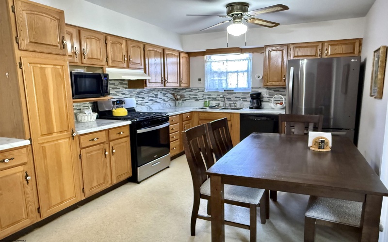 16 Crestview Terrace, Bridgeport, West Virginia 26330, 2 Bedrooms Bedrooms, 4 Rooms Rooms,2 BathroomsBathrooms,Single Family Detached,For Sale,Crestview,10163189