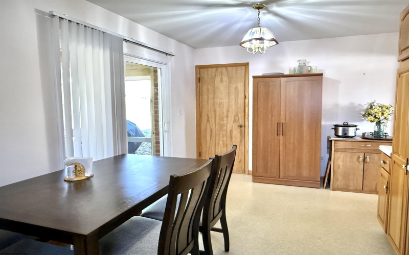 16 Crestview Terrace, Bridgeport, West Virginia 26330, 2 Bedrooms Bedrooms, 4 Rooms Rooms,2 BathroomsBathrooms,Single Family Detached,For Sale,Crestview,10163189