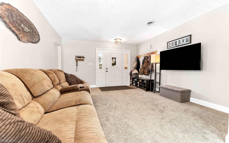 68 Loch Haven Drive, Morgantown, West Virginia 26508, 3 Bedrooms Bedrooms, 8 Rooms Rooms,2 BathroomsBathrooms,Single Family Detached,For Sale,Loch Haven,10163191