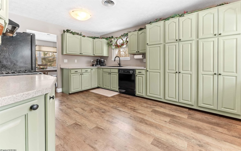 68 Loch Haven Drive, Morgantown, West Virginia 26508, 3 Bedrooms Bedrooms, 8 Rooms Rooms,2 BathroomsBathrooms,Single Family Detached,For Sale,Loch Haven,10163191