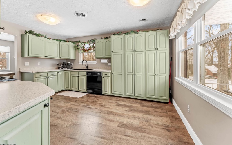 68 Loch Haven Drive, Morgantown, West Virginia 26508, 3 Bedrooms Bedrooms, 8 Rooms Rooms,2 BathroomsBathrooms,Single Family Detached,For Sale,Loch Haven,10163191