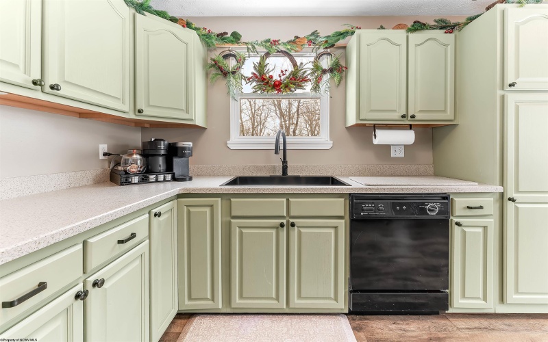 68 Loch Haven Drive, Morgantown, West Virginia 26508, 3 Bedrooms Bedrooms, 8 Rooms Rooms,2 BathroomsBathrooms,Single Family Detached,For Sale,Loch Haven,10163191