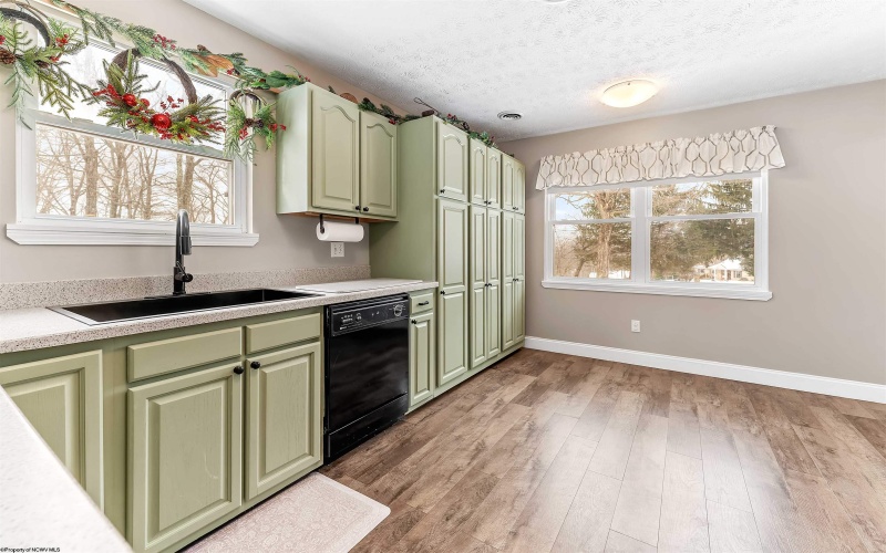 68 Loch Haven Drive, Morgantown, West Virginia 26508, 3 Bedrooms Bedrooms, 8 Rooms Rooms,2 BathroomsBathrooms,Single Family Detached,For Sale,Loch Haven,10163191