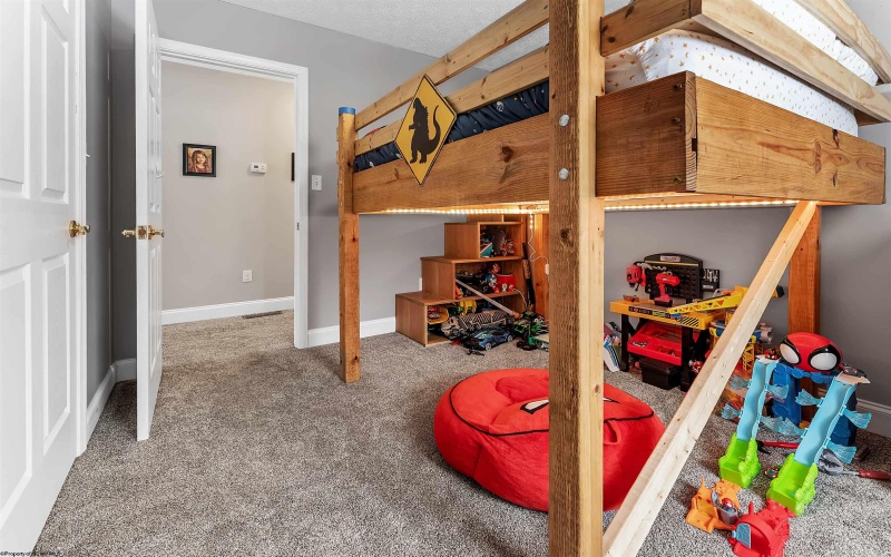 68 Loch Haven Drive, Morgantown, West Virginia 26508, 3 Bedrooms Bedrooms, 8 Rooms Rooms,2 BathroomsBathrooms,Single Family Detached,For Sale,Loch Haven,10163191