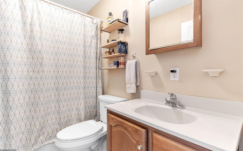 68 Loch Haven Drive, Morgantown, West Virginia 26508, 3 Bedrooms Bedrooms, 8 Rooms Rooms,2 BathroomsBathrooms,Single Family Detached,For Sale,Loch Haven,10163191