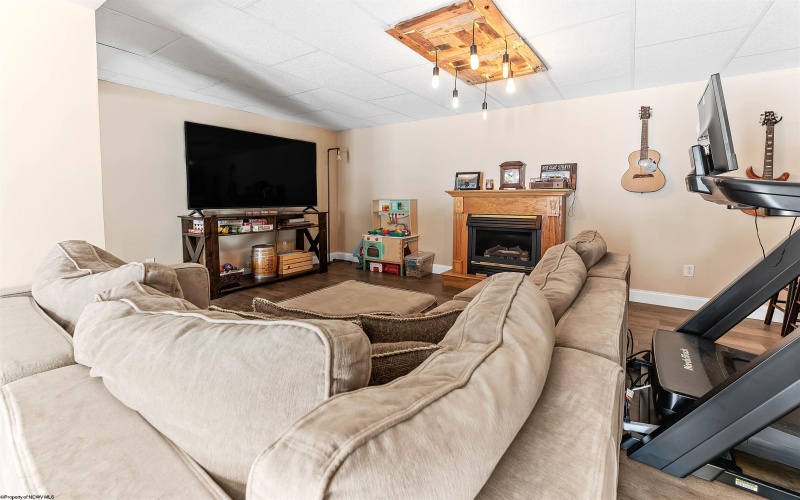 68 Loch Haven Drive, Morgantown, West Virginia 26508, 3 Bedrooms Bedrooms, 8 Rooms Rooms,2 BathroomsBathrooms,Single Family Detached,For Sale,Loch Haven,10163191