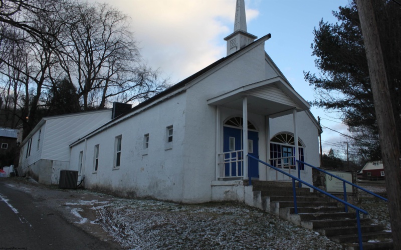 129 McGraw Avenue, Webster Springs, West Virginia 26288, ,Multi-unit/income,For Sale,McGraw,10163205