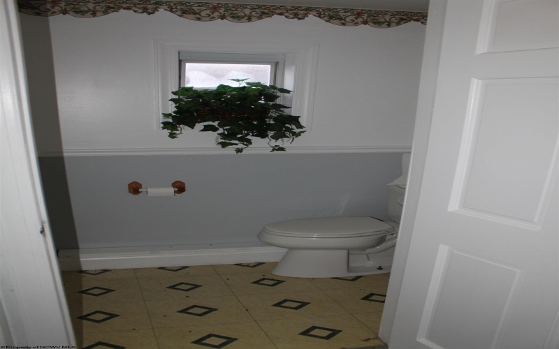 129 McGraw Avenue, Webster Springs, West Virginia 26288, ,Multi-unit/income,For Sale,McGraw,10163205