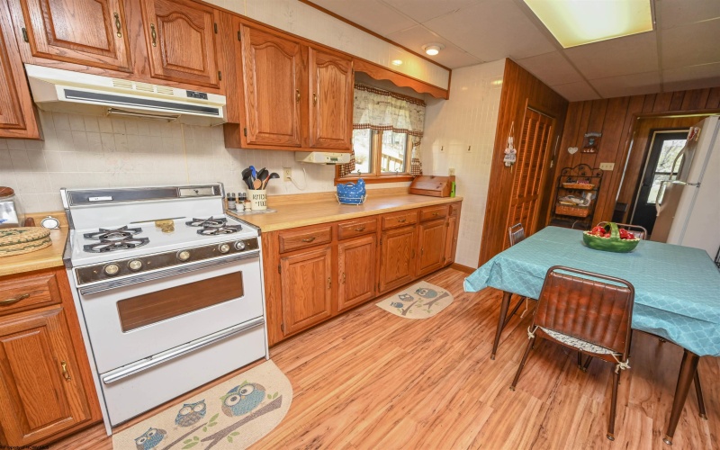 70 Brown Street, Thomas, West Virginia 26292, 5 Bedrooms Bedrooms, 15 Rooms Rooms,2 BathroomsBathrooms,Single Family Detached,For Sale,Brown,10163204