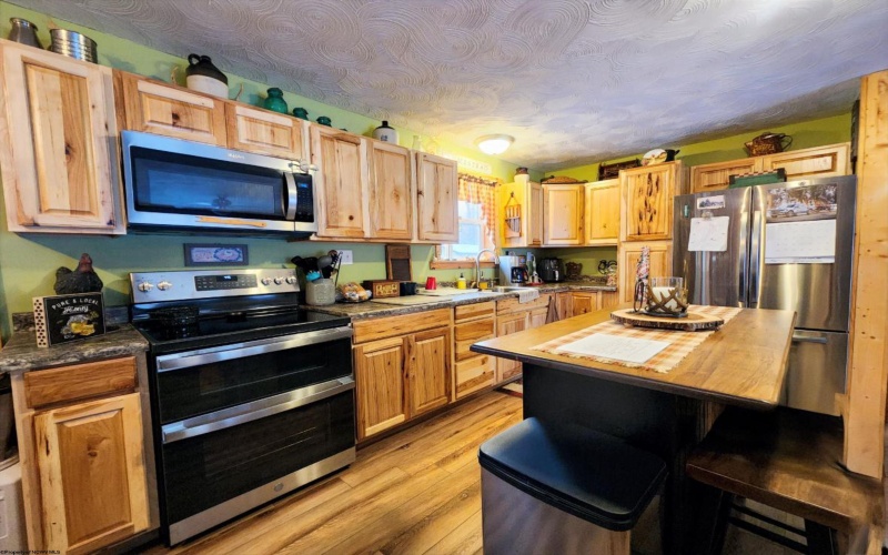 374 Country Mile Road, Kingwood, West Virginia 26537, 3 Bedrooms Bedrooms, 5 Rooms Rooms,1 BathroomBathrooms,Single Family Detached,For Sale,Country Mile,10163207