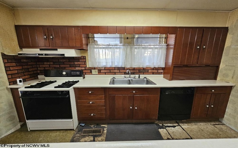 193 Main Street, Salem, West Virginia 26426, 4 Bedrooms Bedrooms, 8 Rooms Rooms,1 BathroomBathrooms,Single Family Detached,For Sale,Main,10157059