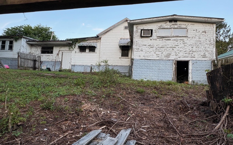 117 Brown Avenue, Weston, West Virginia 26452, 2 Bedrooms Bedrooms, 5 Rooms Rooms,1 BathroomBathrooms,Single Family Attached,For Sale,Brown,10161305 117 Brown Avenue, Weston, West Virginia 26452, 2 Bedrooms Bedrooms, 5 Rooms Rooms,1 BathroomBathrooms,Single Family Attached,For Sale,Brown,10161305