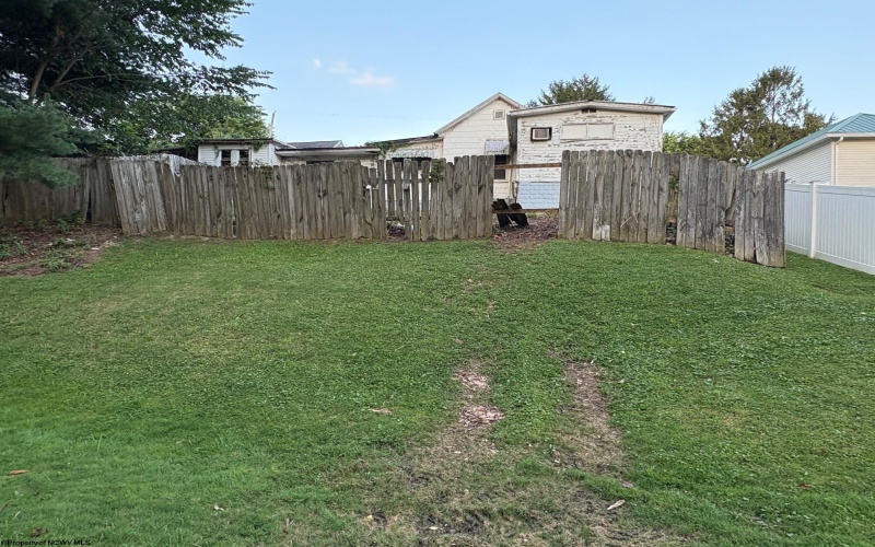 117 Brown Avenue, Weston, West Virginia 26452, 2 Bedrooms Bedrooms, 5 Rooms Rooms,1 BathroomBathrooms,Single Family Attached,For Sale,Brown,10161305 117 Brown Avenue, Weston, West Virginia 26452, 2 Bedrooms Bedrooms, 5 Rooms Rooms,1 BathroomBathrooms,Single Family Attached,For Sale,Brown,10161305