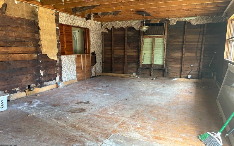 117 Brown Avenue, Weston, West Virginia 26452, 2 Bedrooms Bedrooms, 5 Rooms Rooms,1 BathroomBathrooms,Single Family Attached,For Sale,Brown,10161305 117 Brown Avenue, Weston, West Virginia 26452, 2 Bedrooms Bedrooms, 5 Rooms Rooms,1 BathroomBathrooms,Single Family Attached,For Sale,Brown,10161305