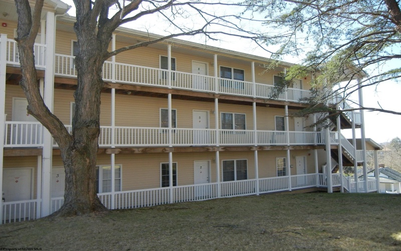 393 Dille Street, Morgantown, West Virginia 26505-4640, 2 Bedrooms Bedrooms, 4 Rooms Rooms,2 BathroomsBathrooms,Residential Rentals,For Rent,Dille,10163214