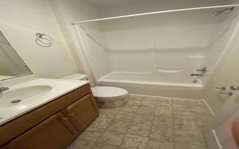 393 Dille Street, Morgantown, West Virginia 26505-4640, 2 Bedrooms Bedrooms, 4 Rooms Rooms,2 BathroomsBathrooms,Residential Rentals,For Rent,Dille,10163214