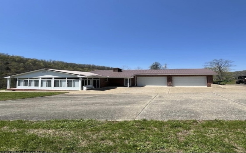 3089 State Street, Gassaway, West Virginia 26624, 3 Bedrooms Bedrooms, 6 Rooms Rooms,2 BathroomsBathrooms,Single Family Detached,For Sale,State,10163222