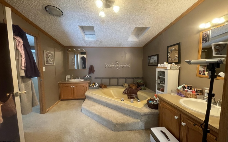 3091 State Street, Gassaway, West Virginia 26624, 3 Bedrooms Bedrooms, 6 Rooms Rooms,2 BathroomsBathrooms,Single Family Detached,For Sale,State,10163221