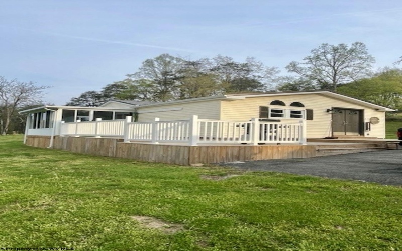 3091 State Street, Gassaway, West Virginia 26624, 3 Bedrooms Bedrooms, 6 Rooms Rooms,2 BathroomsBathrooms,Single Family Detached,For Sale,State,10163221