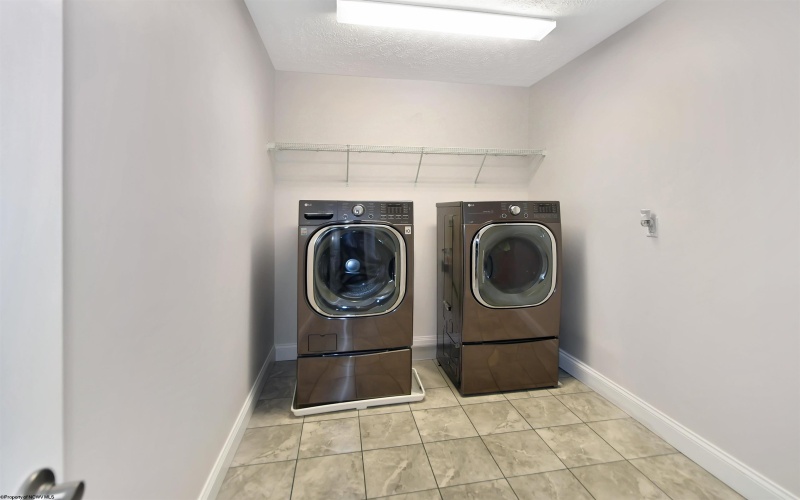 138 Canto Drive, Morgantown, West Virginia 26508, 3 Bedrooms Bedrooms, 7 Rooms Rooms,2 BathroomsBathrooms,Single Family Detached,For Sale,Canto,10163211