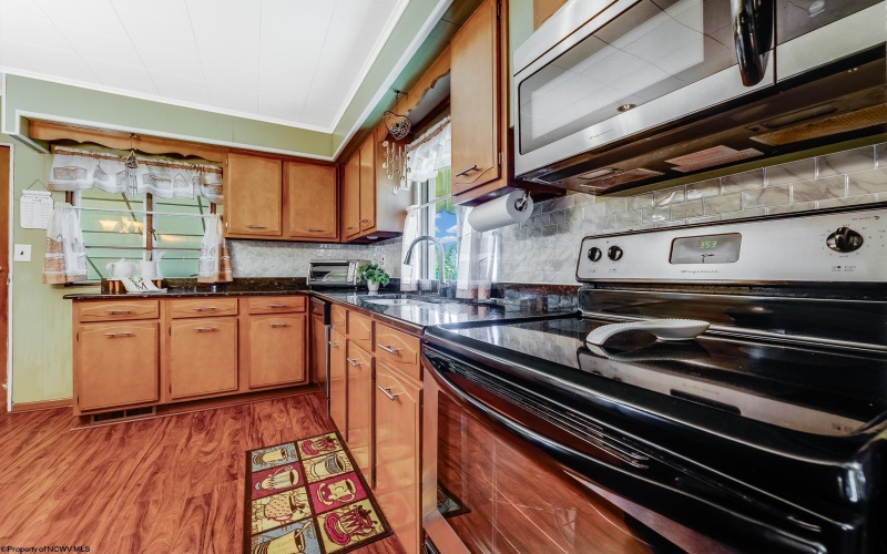 3356 Collins Ferry Road, Morgantown, West Virginia 26505, 3 Bedrooms Bedrooms, 8 Rooms Rooms,2 BathroomsBathrooms,Single Family Detached,For Sale,Collins Ferry,10160821