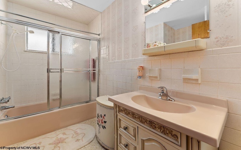 648 Vista Place, Morgantown, West Virginia 26505, 3 Bedrooms Bedrooms, 6 Rooms Rooms,2 BathroomsBathrooms,Single Family Detached,For Sale,Vista,10163220