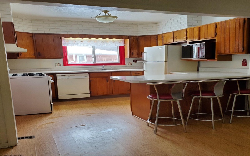 325 Central Street, Elkins, West Virginia 26241, 2 Bedrooms Bedrooms, 6 Rooms Rooms,2 BathroomsBathrooms,Single Family Detached,For Sale,Central,10163185
