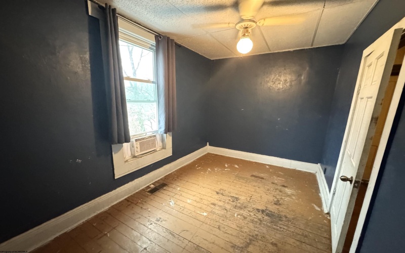 1108 Green Street, Fairmont, West Virginia 26554, 1 Bedroom Bedrooms, 8 Rooms Rooms,1 BathroomBathrooms,Single Family Detached,For Sale,Green,10163230