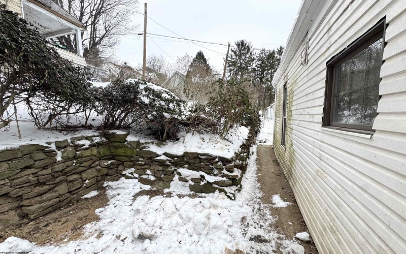 1108 Green Street, Fairmont, West Virginia 26554, 1 Bedroom Bedrooms, 8 Rooms Rooms,1 BathroomBathrooms,Single Family Detached,For Sale,Green,10163230