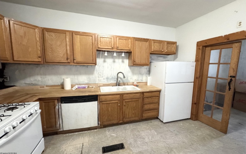 1108 Green Street, Fairmont, West Virginia 26554, 1 Bedroom Bedrooms, 8 Rooms Rooms,1 BathroomBathrooms,Single Family Detached,For Sale,Green,10163230