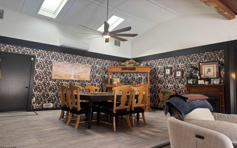 402 Nutter Run Road, Clarksburg, West Virginia 26301-4472, 3 Bedrooms Bedrooms, 6 Rooms Rooms,2 BathroomsBathrooms,Single Family Detached,For Sale,Nutter Run,10163228