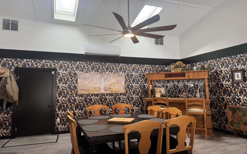 402 Nutter Run Road, Clarksburg, West Virginia 26301-4472, 3 Bedrooms Bedrooms, 6 Rooms Rooms,2 BathroomsBathrooms,Single Family Detached,For Sale,Nutter Run,10163228