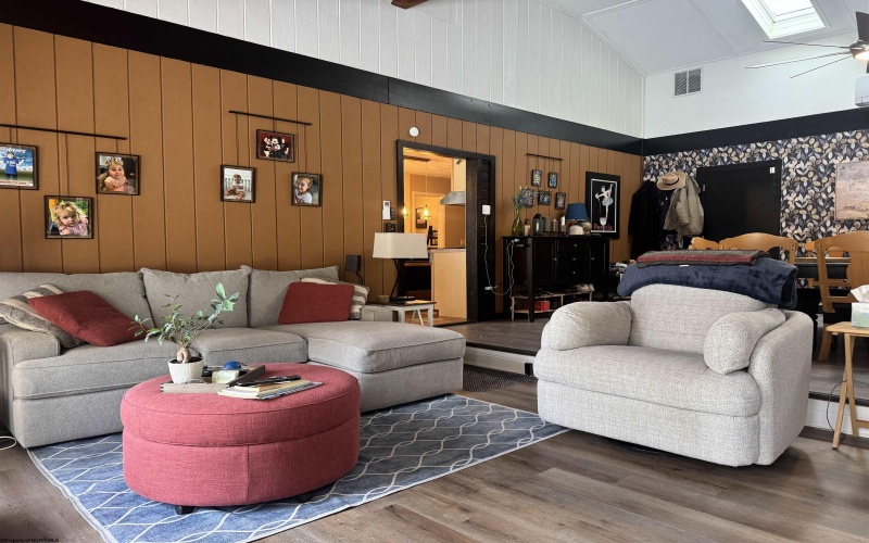 402 Nutter Run Road, Clarksburg, West Virginia 26301-4472, 3 Bedrooms Bedrooms, 6 Rooms Rooms,2 BathroomsBathrooms,Single Family Detached,For Sale,Nutter Run,10163228