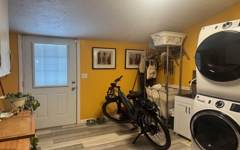 402 Nutter Run Road, Clarksburg, West Virginia 26301-4472, 3 Bedrooms Bedrooms, 6 Rooms Rooms,2 BathroomsBathrooms,Single Family Detached,For Sale,Nutter Run,10163228