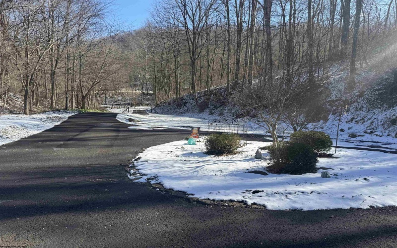 402 Nutter Run Road, Clarksburg, West Virginia 26301-4472, 3 Bedrooms Bedrooms, 6 Rooms Rooms,2 BathroomsBathrooms,Single Family Detached,For Sale,Nutter Run,10163228