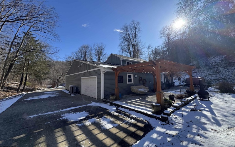 402 Nutter Run Road, Clarksburg, West Virginia 26301-4472, 3 Bedrooms Bedrooms, 6 Rooms Rooms,2 BathroomsBathrooms,Single Family Detached,For Sale,Nutter Run,10163228