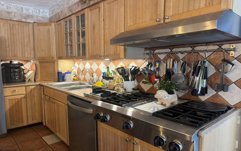 402 Nutter Run Road, Clarksburg, West Virginia 26301-4472, 3 Bedrooms Bedrooms, 6 Rooms Rooms,2 BathroomsBathrooms,Single Family Detached,For Sale,Nutter Run,10163228