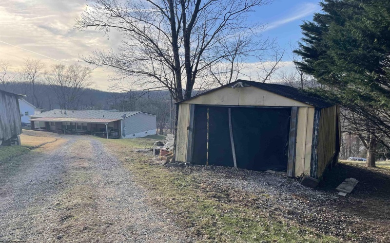 505 Kanawha Street, Gassaway, West Virginia 26624, 3 Bedrooms Bedrooms, 6 Rooms Rooms,2 BathroomsBathrooms,Single Family Detached,For Sale,Kanawha,10163226