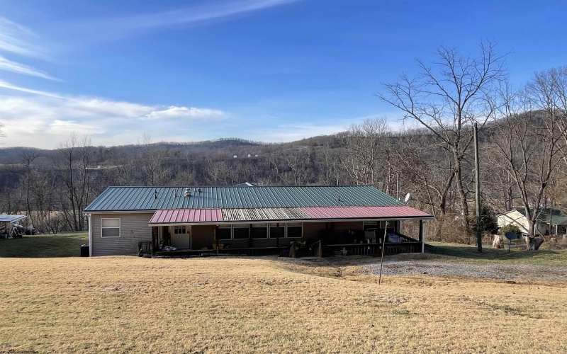 505 Kanawha Street, Gassaway, West Virginia 26624, 3 Bedrooms Bedrooms, 6 Rooms Rooms,2 BathroomsBathrooms,Single Family Detached,For Sale,Kanawha,10163226